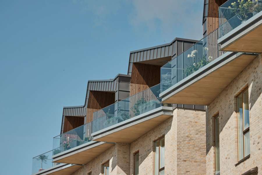 Kalter Rosé und Seeblick unter Stahlprofilen, Krøyer Kielbergvej / Regnbuevænget 1, 8660 Skanderborg, Dänemark